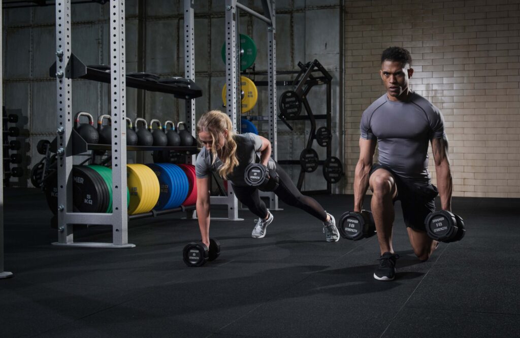 exercisers-dumbbells-renegade-row-lunges-8631_mr-CROP-SMALL-scaled